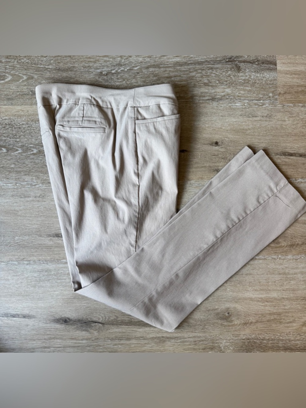 Chicos Beige Pants 0.5R US 6 Minimalist Quiet Luxury Workwear Stretch Slim